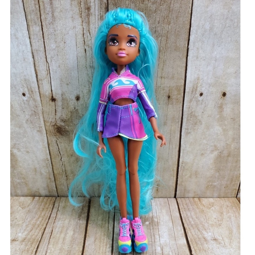 Mermaid High Oceanna
Fashion Doll Blue Hair Purple Pink Sporty Outfit Sneakers